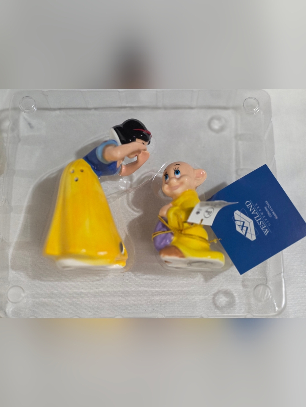 Westland Giftware Disney Snow White/Dopey Magnetic Ceramic Salt AndPepper Shaker - Picture 3 of 10